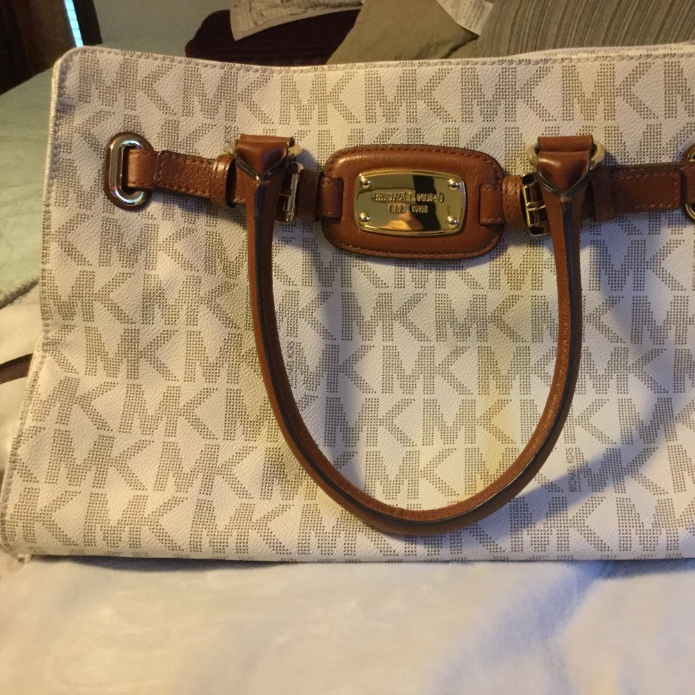 Michael kor purse - Picture 2 of 3
